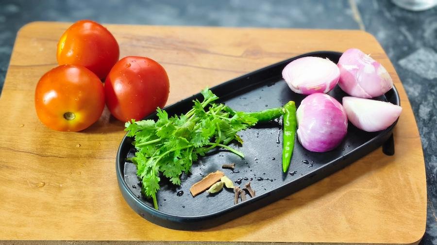 Prepare the Onion-Spice Paste